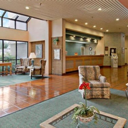 Ramada Columbia/Fort Jackson Area 내부 사진