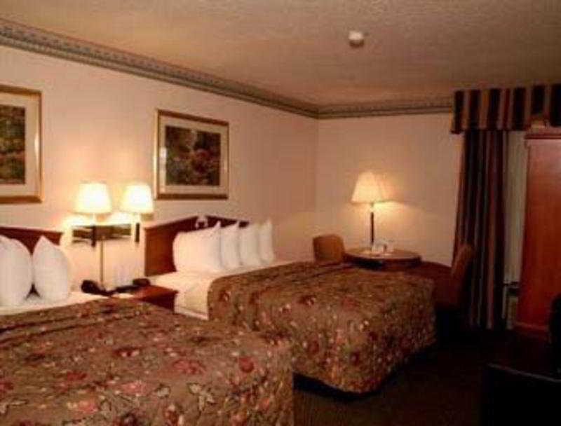 Ramada Columbia/Fort Jackson Area 객실 사진